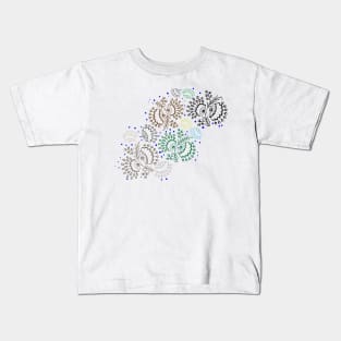 Elegant lace floral with swirls, roses, tulips, leaves, berries. Kids T-Shirt